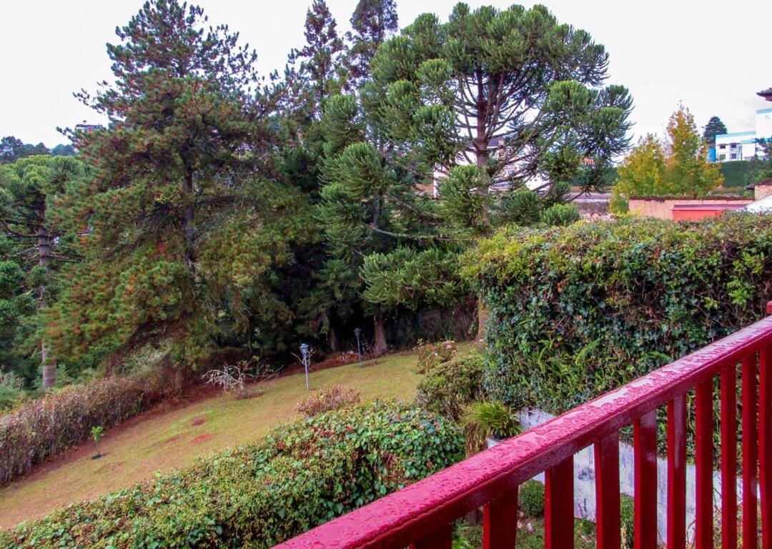 Belo chale c churrasq lareira, Campos do Jordao SP Campos do Jordão Exterior foto
