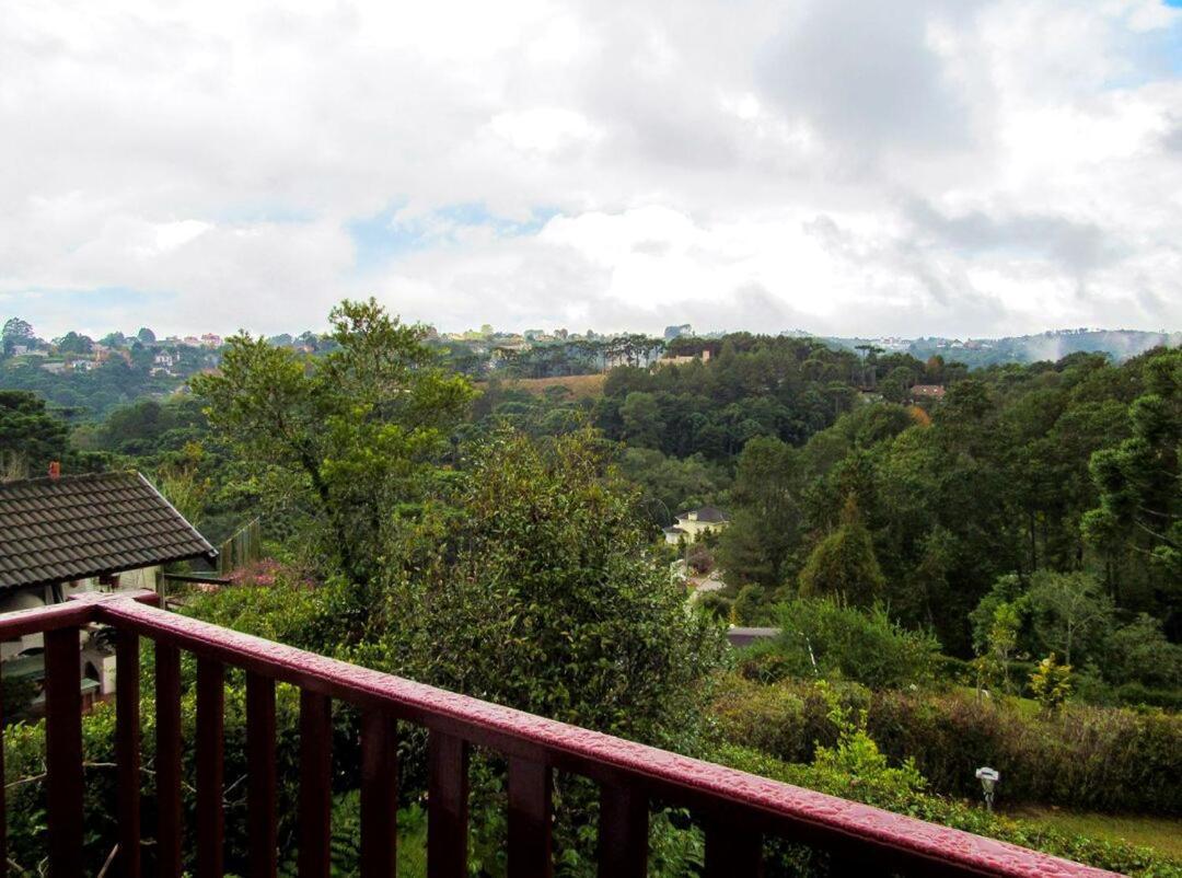 Belo chale c churrasq lareira, Campos do Jordao SP Campos do Jordão Exterior foto
