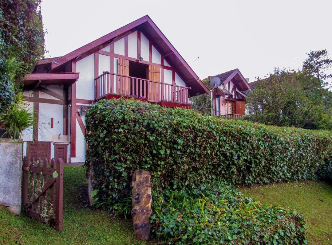 Belo chale c churrasq lareira, Campos do Jordao SP Campos do Jordão Exterior foto